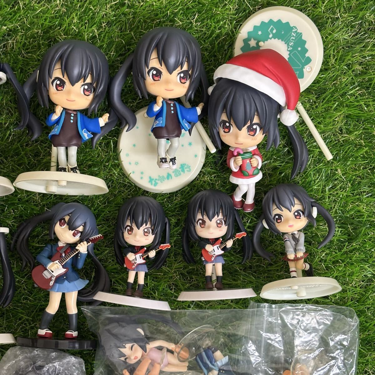 2618　けいおん あずにゃん セット グッズ フィギュア 中野梓 一番くじ サンタ 学園祭 5thあにばーさりー 制服 水着 ねんどろいどぷち K-ON_画像3