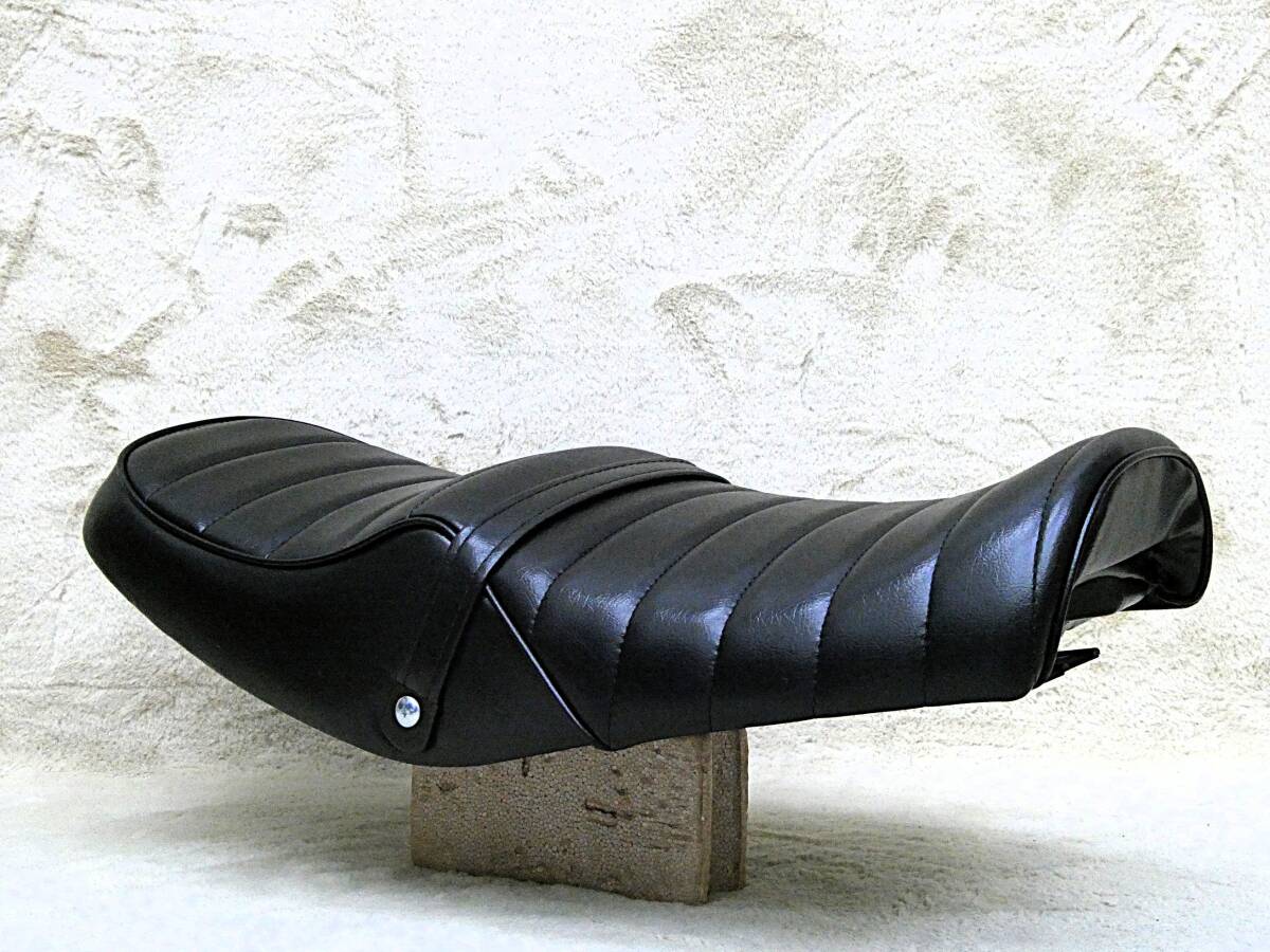 RZ250 黒皮 タックロールシート / RZ350 4L3 4U0段シート あんこ抜き 完成品 カスタム パーツ ローシート 足つき _画像2