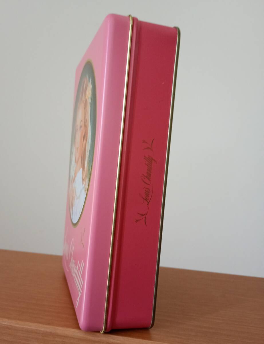 レトロ Louis Chantilly 花を持った少女 クッキー缶お菓子缶 四角缶 缶のみ 1997年_画像3