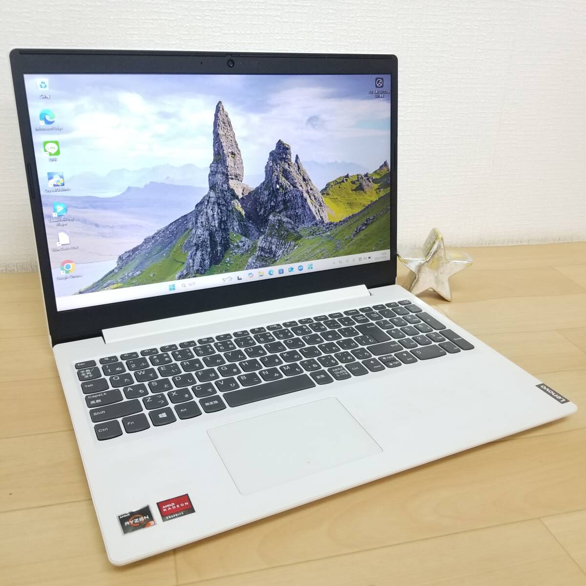 【大放出特価】2020年モデル/美品/新品SSD搭載/AMD Ryzen 3 3200U/メモリ8GB/Webカメラ/Office/Win11/即使用可ノートPC(E1973)_画像1