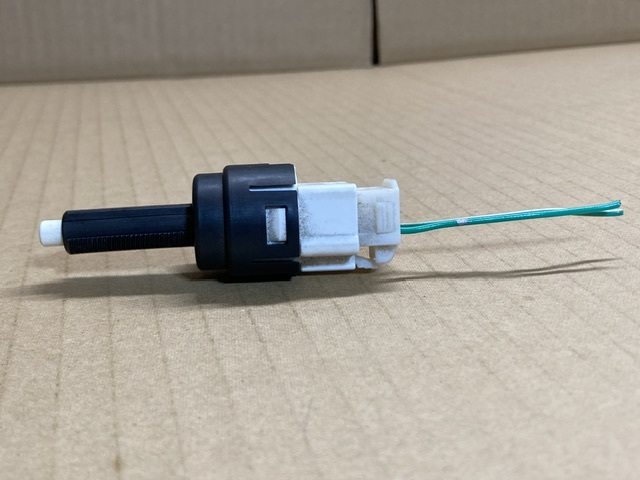 ブレーキ ランプ スイッチ タント L375S ダイハツ 84340-B2010 ペダル 検知 ストップ SW_画像3