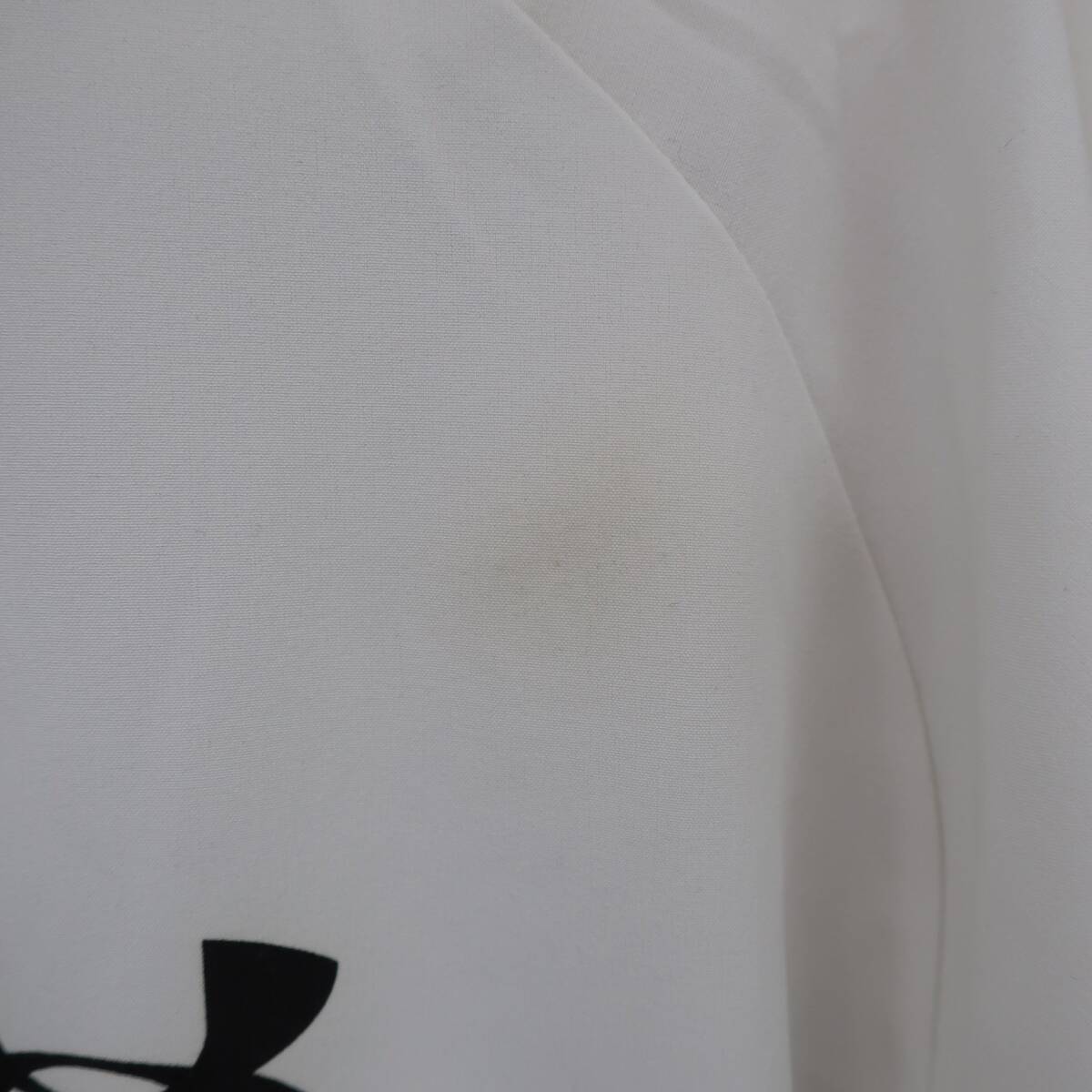 【美品】UNDER ARMOUR(アンダーアーマー) フルジップシャツ 白 メンズ LG ゴルフウェア 2510-0561 中古_画像5