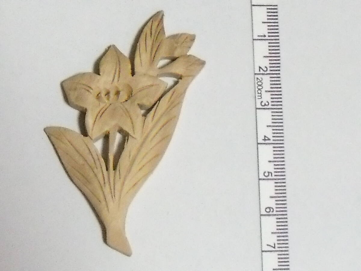 手彫り木製パーツ 花柄　送料85円_画像1