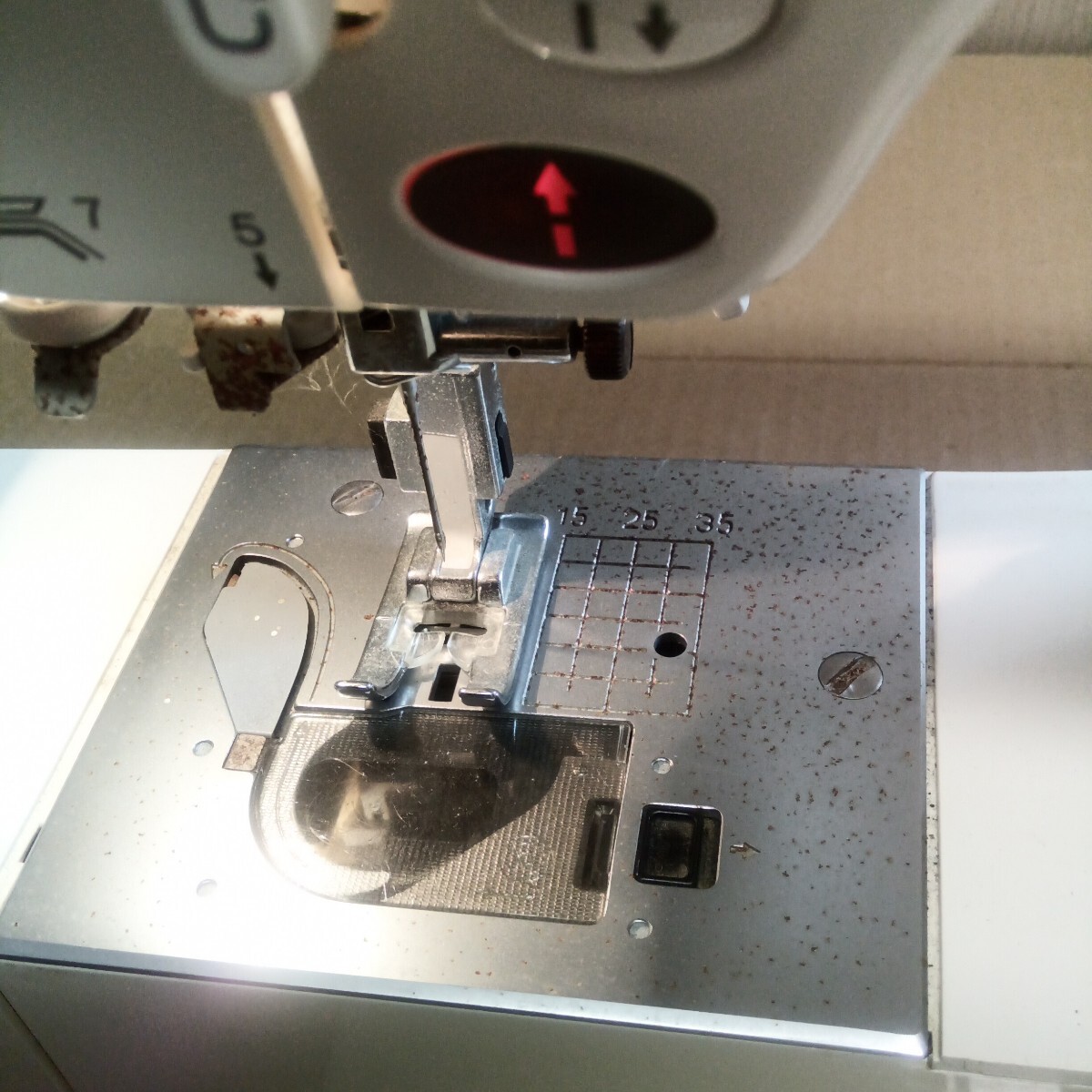 管理625★brother D-8000 EM9901 ブラザー ミシン 通電確認済 ジャンク品_画像2