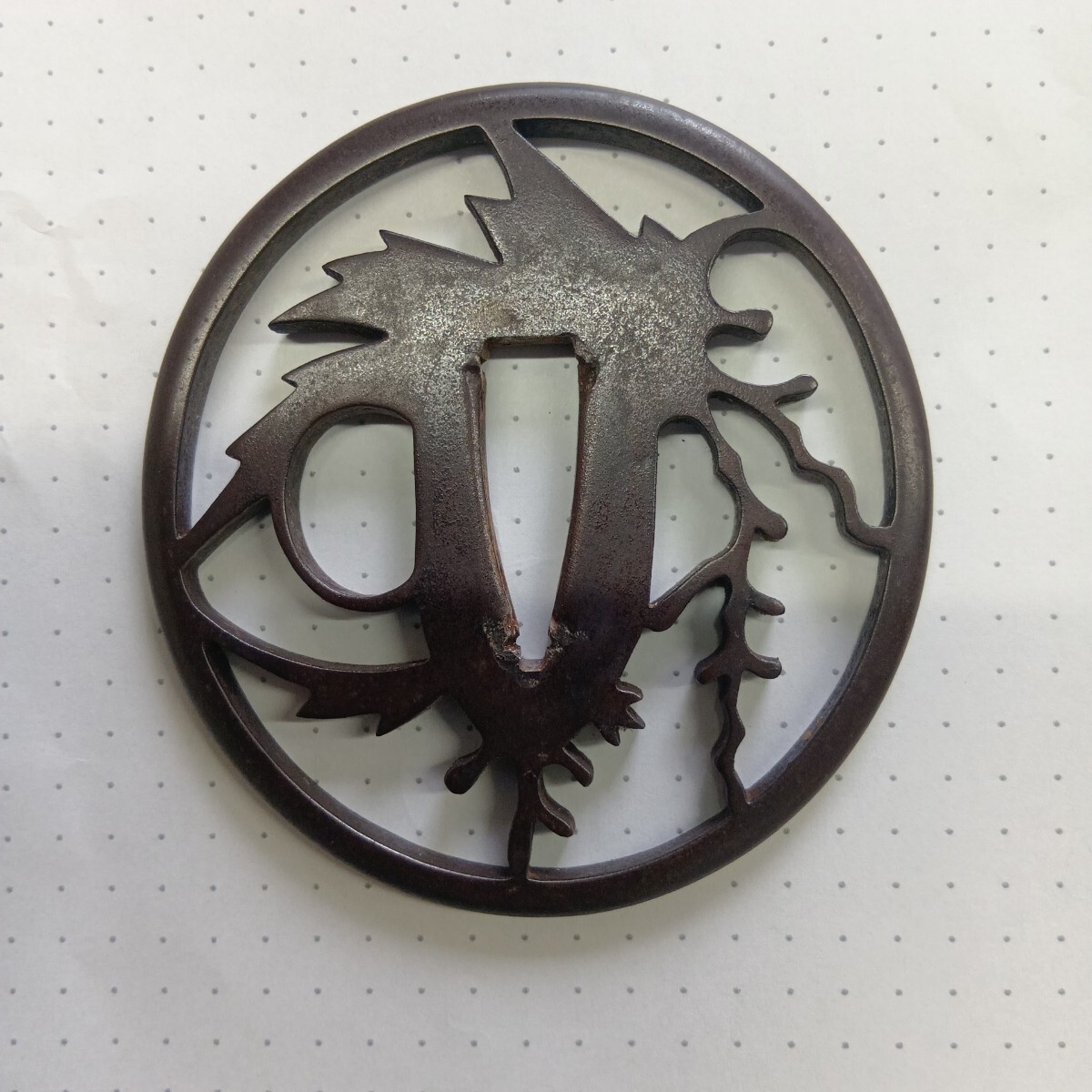 鍔　鉄製　透かし彫り　大刀　脇差用　箱付　　　 刀装具　 日本刀　現状品　古美術_画像3