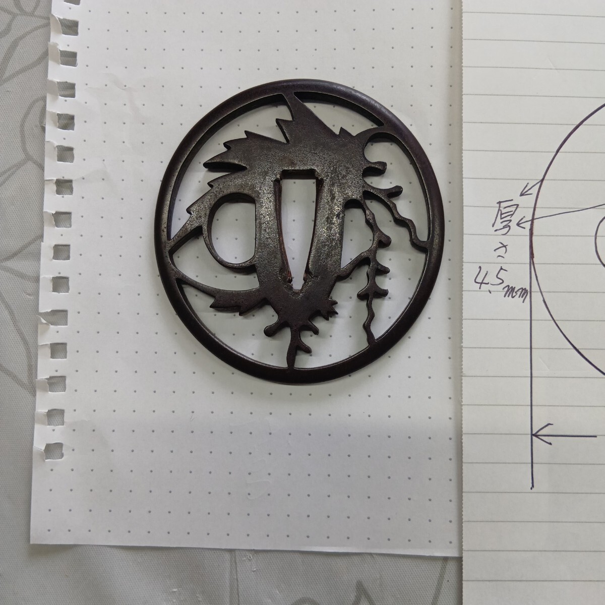 鍔　鉄製　透かし彫り　大刀　脇差用　箱付　　　 刀装具　 日本刀　現状品　古美術_画像6