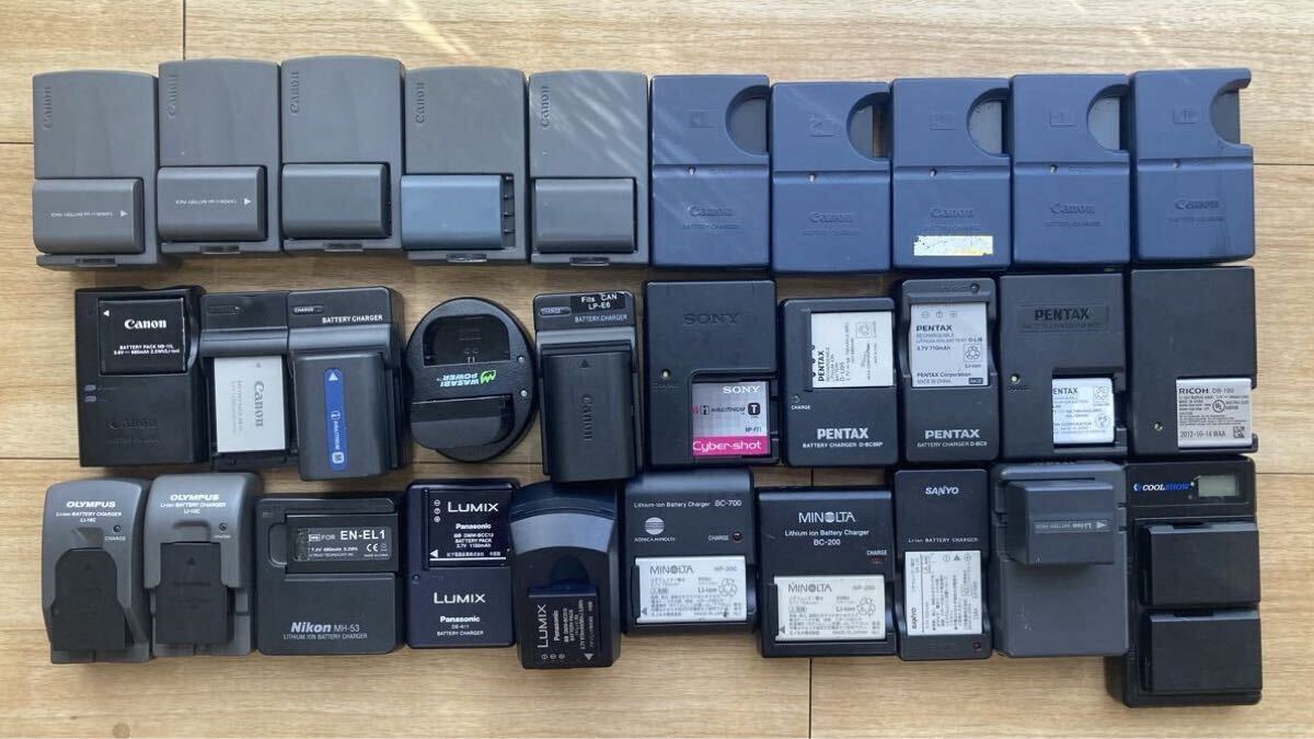 【約30set】ジャンク扱い　キヤノン　SONY　ニコン　オリンパス他　デジタルカメラ バッテリー・チャージャーセット　_画像1