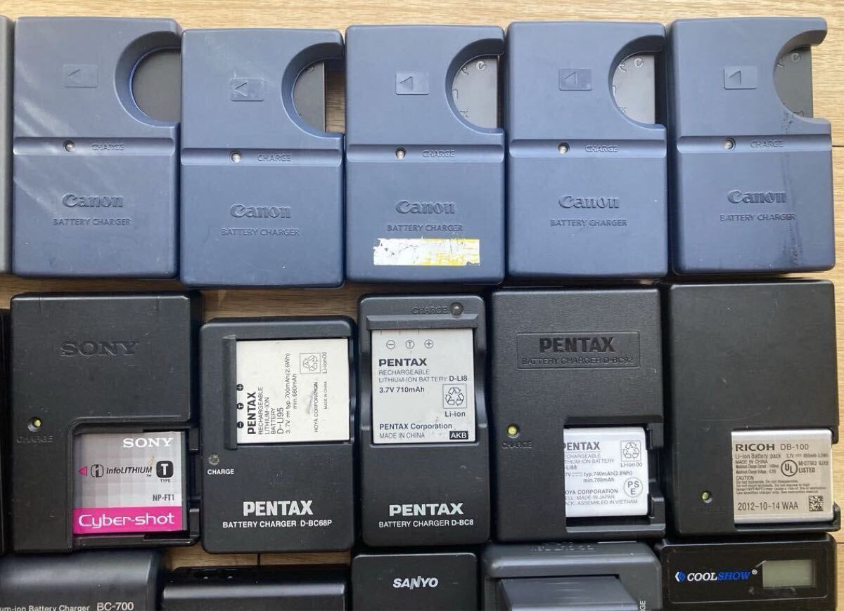 【約30set】ジャンク扱い　キヤノン　SONY　ニコン　オリンパス他　デジタルカメラ バッテリー・チャージャーセット　_画像3