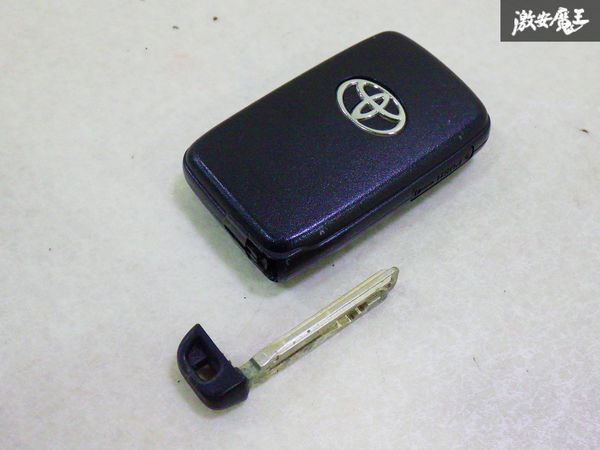 【保証付!!】 TOYOTA トヨタ 純正 スマートキー キーレス リモコンキー 3ボタン 実働車外し 在庫有 カギ 鍵 キー 即納 棚1-4-5-A_画像7