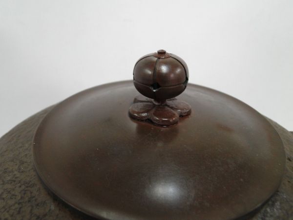 【重量8.2kg】茶釜/風炉釜 茶釜添え鉄風炉 茶道具 銘無し 鉄釜 鉄瓶 鉄器/120サイズ_画像2