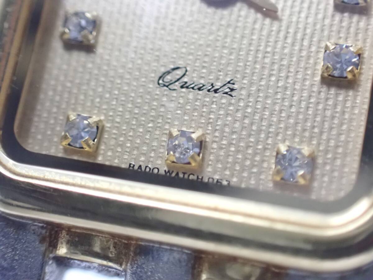 稼働品 1円~☆RADO ラドー QZ レディース腕時計 133.9696.2 12Pダイヤ ゴールド文字盤 スクエア アナログ 2針 コンビカラー_画像4