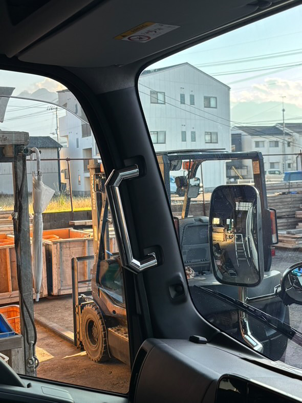 新発売ですょ!! いすゞ23エルフ ハイキャブ/ローキャブ対応 Aピラーアシストグリップ 30㎜丸パイプ仕様 _画像3