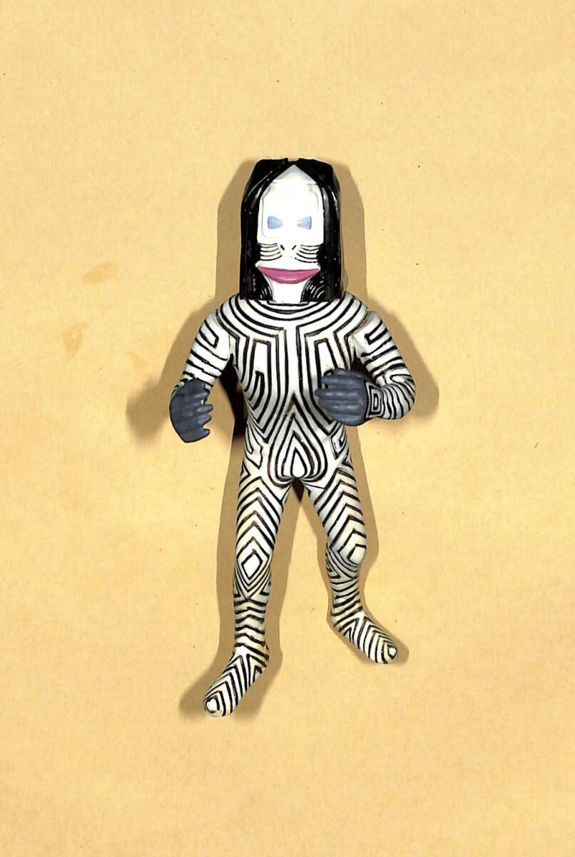 三面怪人 ダダ　フィギュア　初代ウルトラマン　製品の詳細不明　人気怪獣フィギュア_画像1