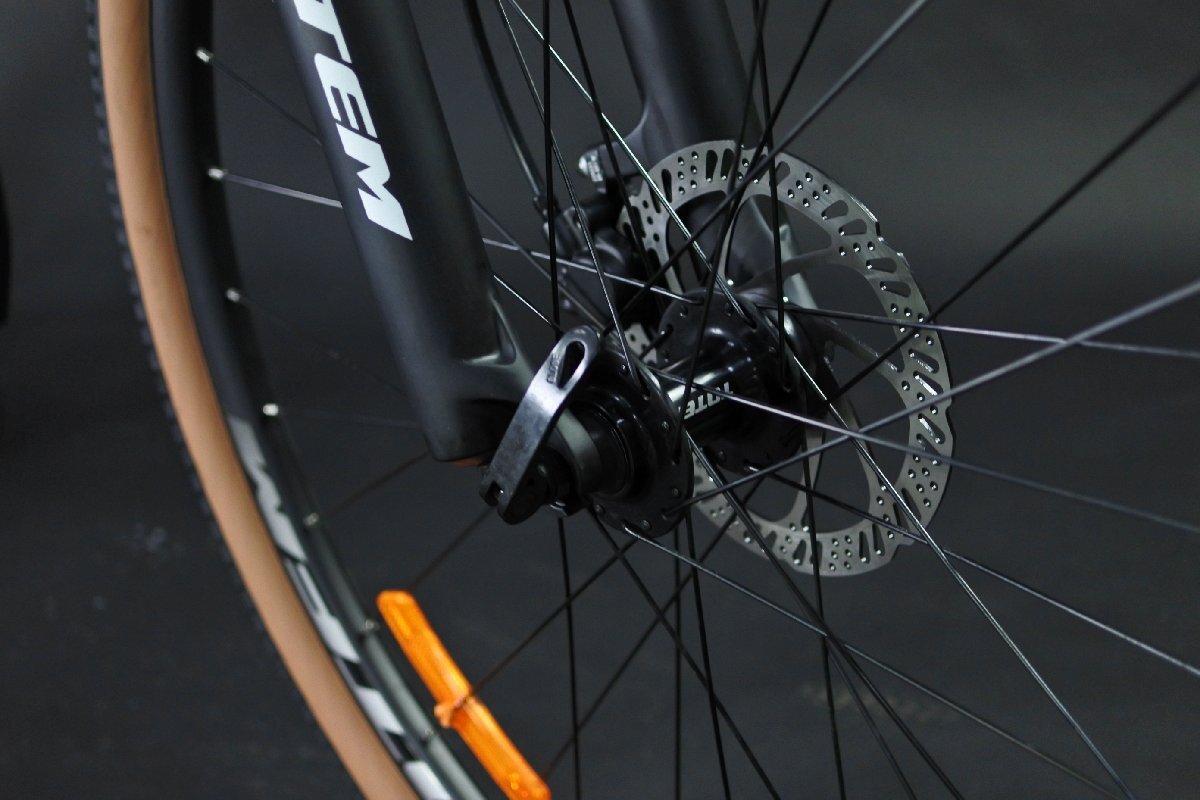 TOTEM正規品 カーボンフレーム ☆ロック付きエアサスペンション☆メインコンポ シマノDEORE２０speed（マットブラック）_画像2