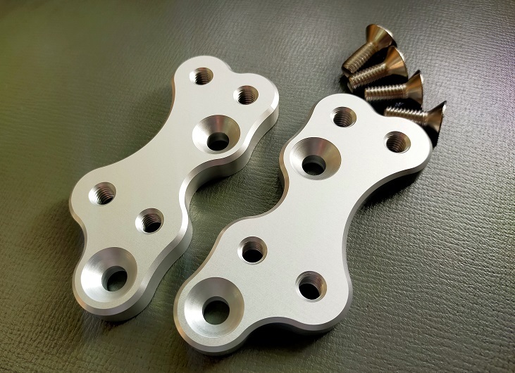 XSR900 MT09 2018~2021 ストライカー製バックステップ用 ポジションプレート 白アルマイト_画像2