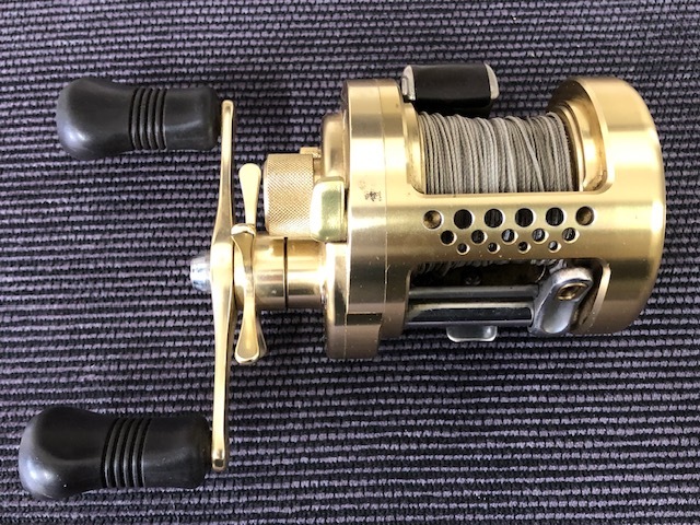★SHIMANO CALCUTTA CONQUEST 400 リール 【中古】シマノ シマノ カルカッタ コンクエスト?右?guī)啢锢佐~(yú).ナマズ