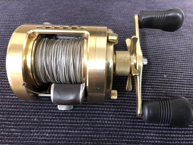 ★SHIMANO CALCUTTA CONQUEST 400 リール 【中古】シマノ シマノ カルカッタ コンクエスト?右?guī)啢锢佐~(yú).ナマズ