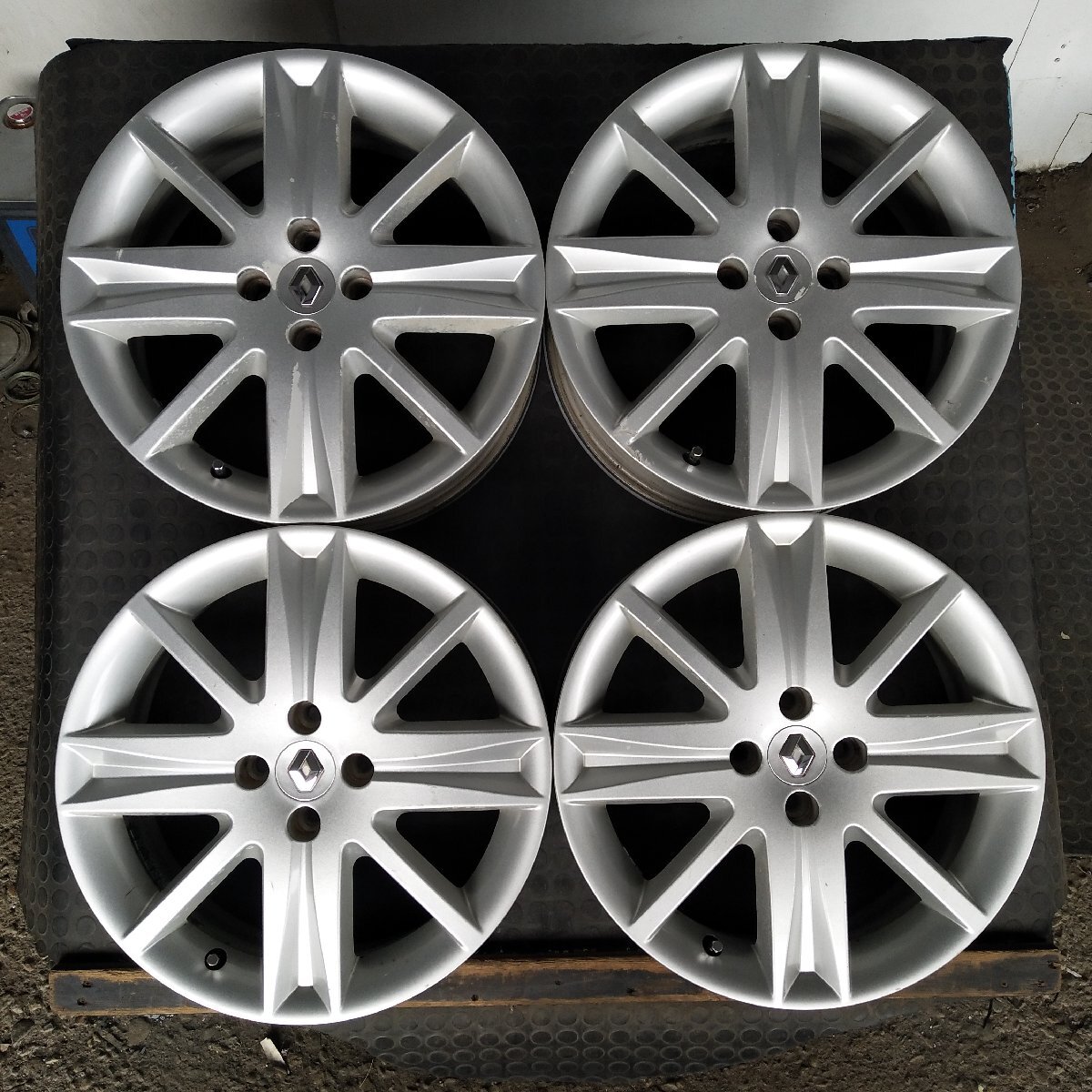 T10-27【4本価格】【17x6.5J 4x100 ET+49 ハブ60】ルノー純正・店頭引取可能・適格請求書発行可能★中古品_画像1