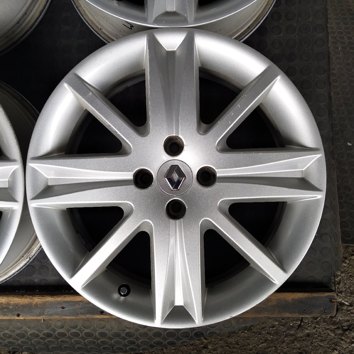 T10-27【4本価格】【17x6.5J 4x100 ET+49 ハブ60】ルノー純正・店頭引取可能・適格請求書発行可能★中古品_画像5