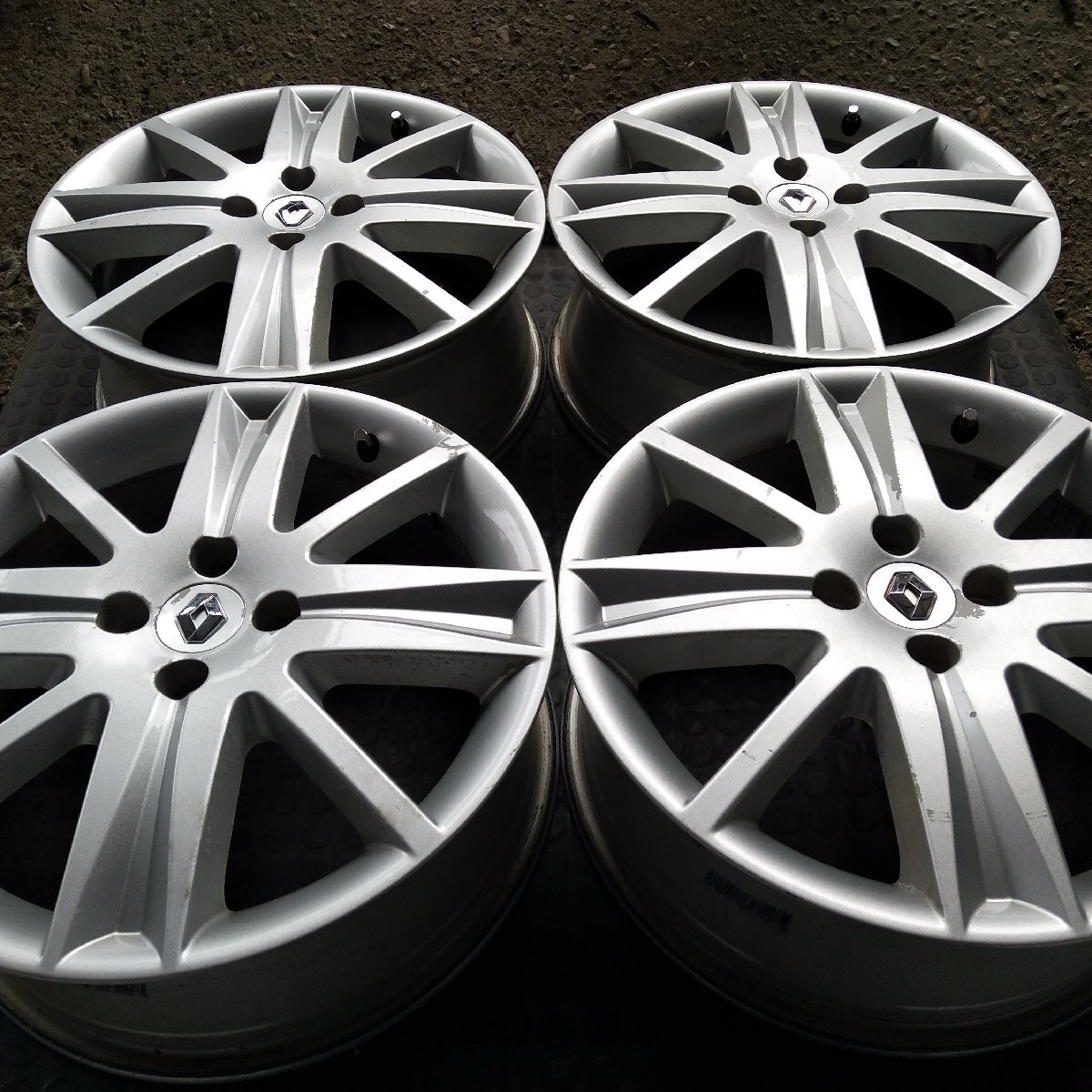 T10-27【4本価格】【17x6.5J 4x100 ET+49 ハブ60】ルノー純正・店頭引取可能・適格請求書発行可能★中古品_画像2