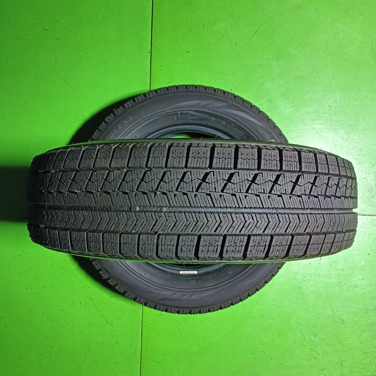 T10-20-2【一部地域送料無料！2本セット】165/70R14 81Q BS BLIZZAK VRX 2020年製/冬タイヤ/適格請求書発行可能★中古品★_画像2