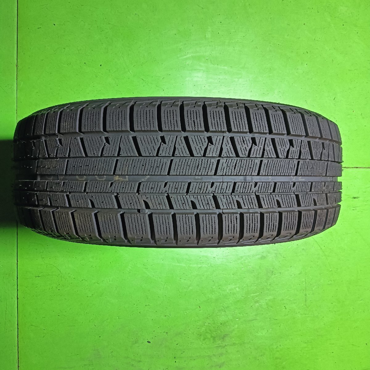 T10-22-5【一部地域送料無料！1本のみ】205/55R16 91Q YOKOHAMA iceGUARD iG50 PLUS 2020年製/冬タイヤ/適格請求書発行可能★中古品★_画像2