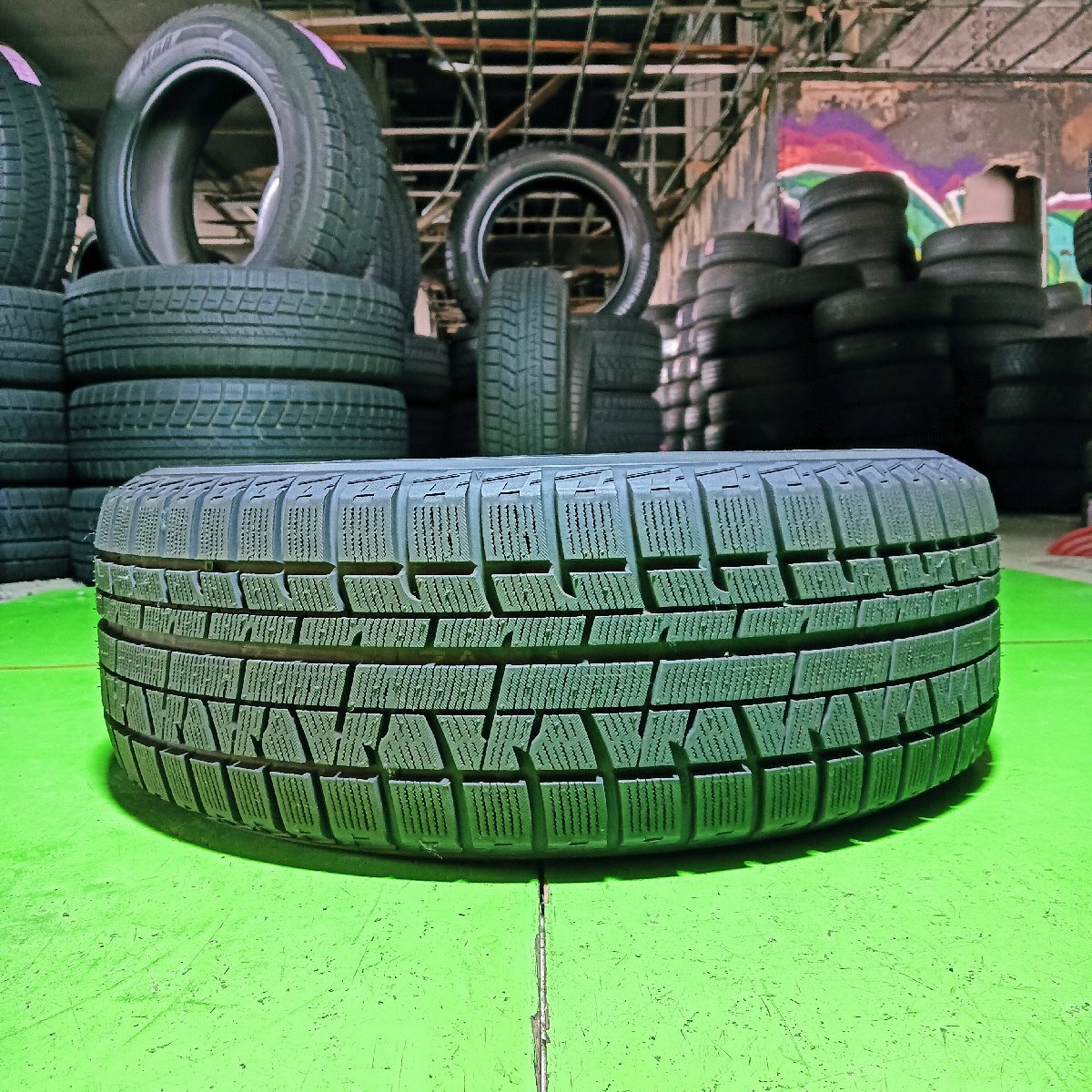 T10-22-5【一部地域送料無料！1本のみ】205/55R16 91Q YOKOHAMA iceGUARD iG50 PLUS 2020年製/冬タイヤ/適格請求書発行可能★中古品★_画像1