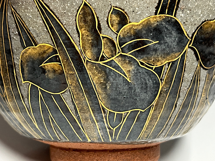 【瑞】京焼　在銘　金彩　菖蒲文　茶碗　共箱