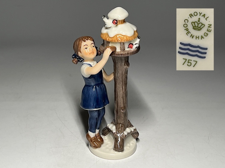 【瑞】ロイヤルコペンハーゲン　少女と巣箱　フィギュリン　置物_画像1