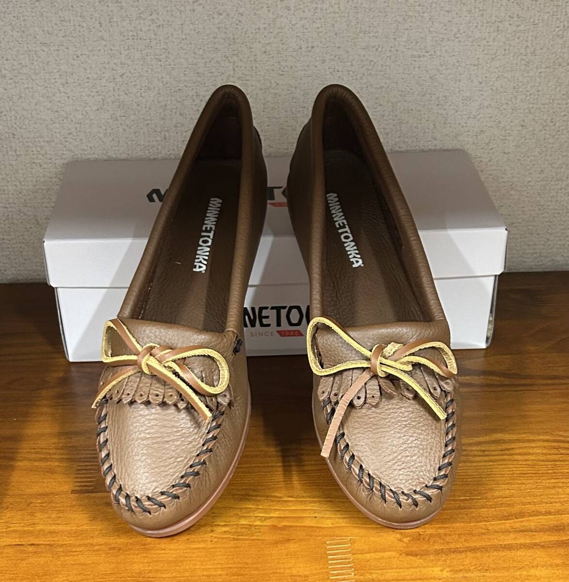  новый товар * Minnetonka. высококлассный олень кожа натуральная кожа. мокасины * подпалина чай *US8*24.5.