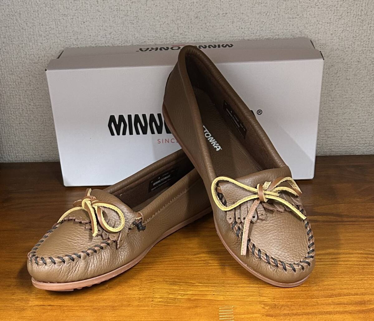  новый товар * Minnetonka. высококлассный олень кожа натуральная кожа. мокасины * подпалина чай *US8*24.5.