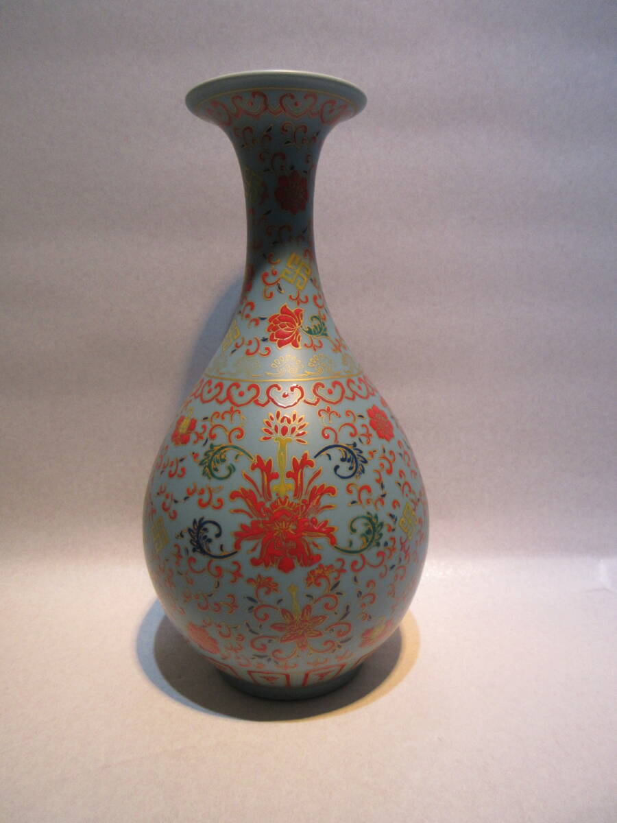 Ｔ２５１５　中国美術　雍正年間　１８世紀　青釉唐草宝相華文瓶　大清雍正年製　高３５．７ｃｍ　唐物　古玩_画像1