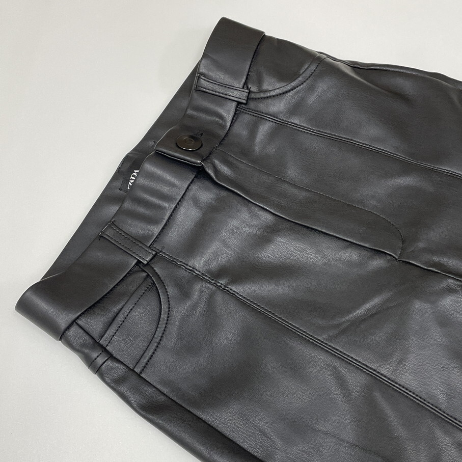 ZARA /XS/ ブラック フェイクレザーレギンスパンツ レディース ホワイトロゴタグ カジュアル ボトム 通勤 オートバイ バイク デイリー ザラ_画像2