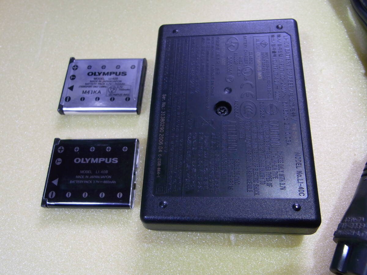 【即決】 OLYMPUS オリンパス　【純正品】 充電器　LI-40C バッテリー2個　 LI-42B　LI-40B セット動作品　　1._画像4