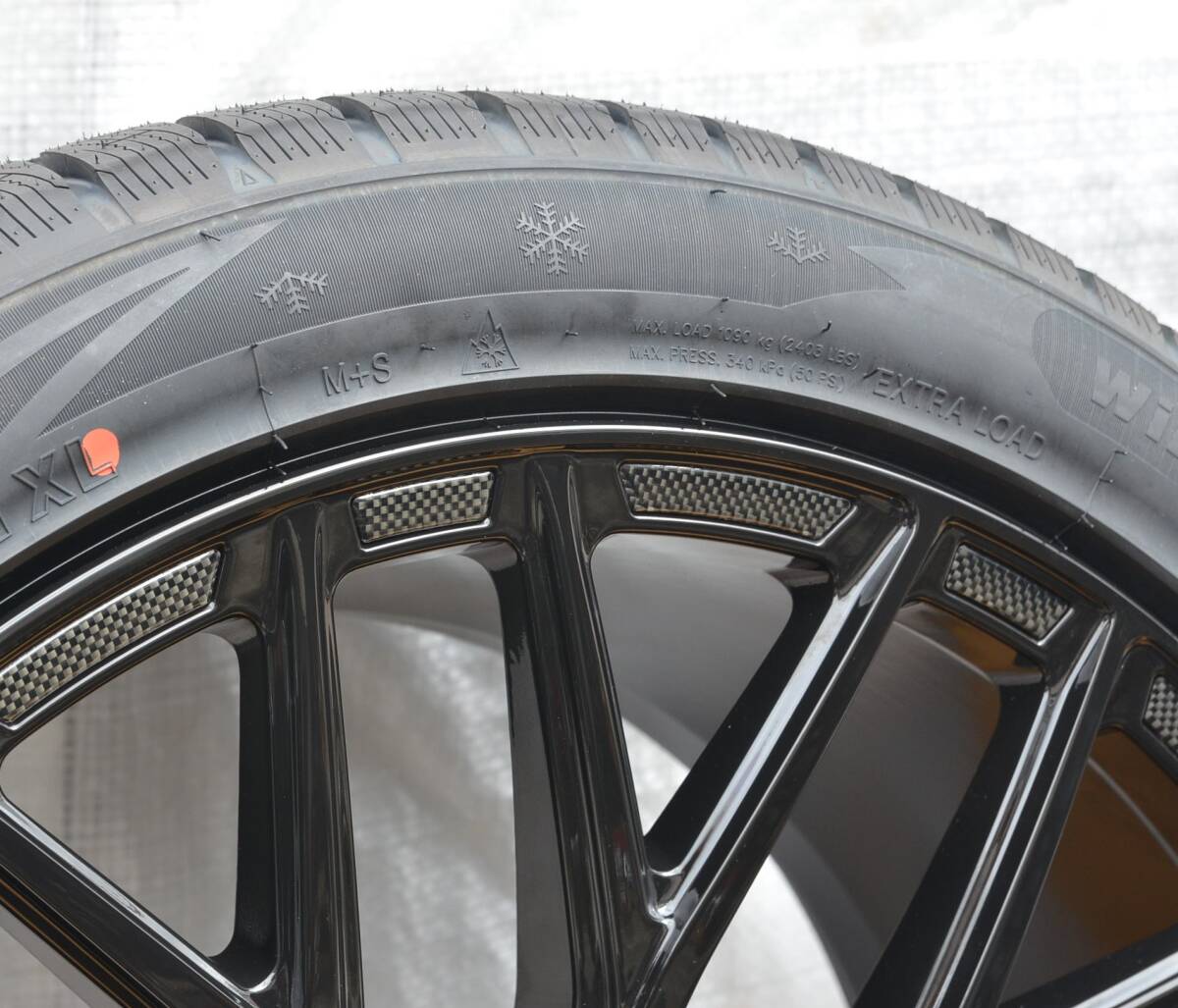 4本セット 在庫限り / BMW X7 G07 用に スタッドレス 275/40R22 / 22インチ / 5h 112_画像4