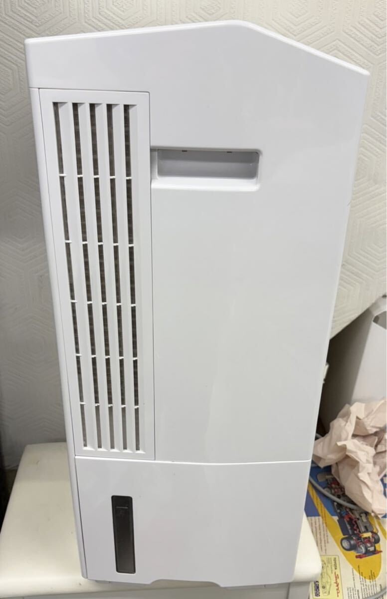 Panasonic パナソニック 衣類乾燥除湿機 ナノイーX搭載 ハイブリッド方式 ~43畳 プラチナシルバー F-YHTX200-S J10301_画像5