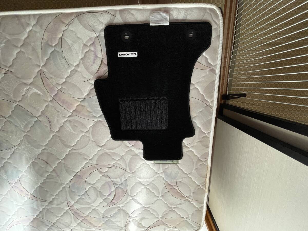 希少です。新品程度最終型　VMG.VM4型SUBARU純正レヴォーグフロアマット（ブラック仕様）_画像1