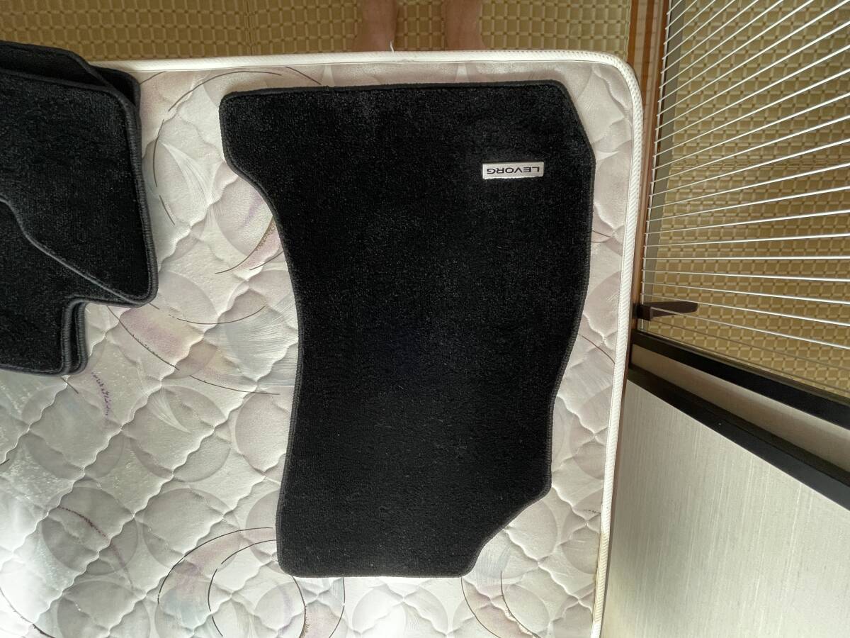 希少です。新品程度最終型　VMG.VM4型SUBARU純正レヴォーグフロアマット（ブラック仕様）_画像4