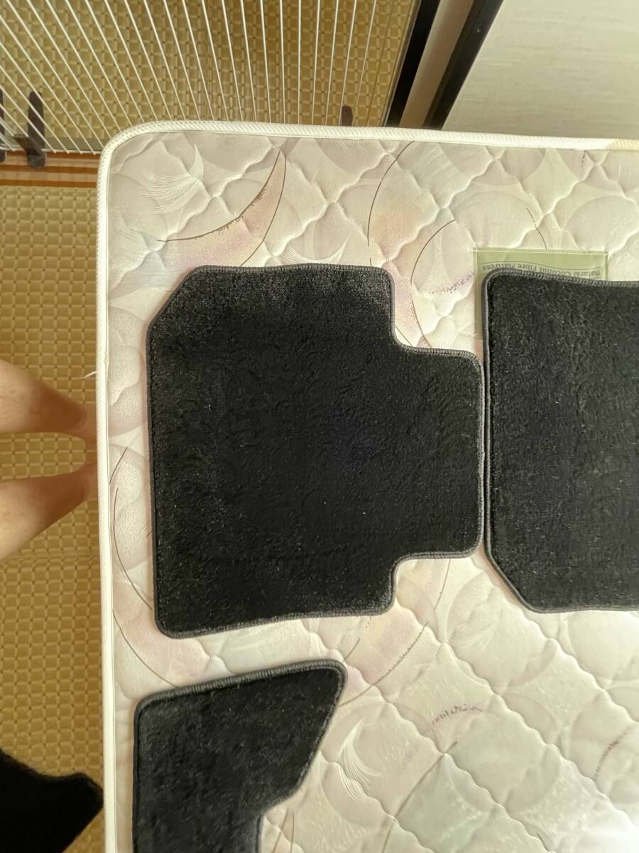希少です。新品程度最終型　VMG.VM4型SUBARU純正レヴォーグフロアマット（ブラック仕様）_画像5