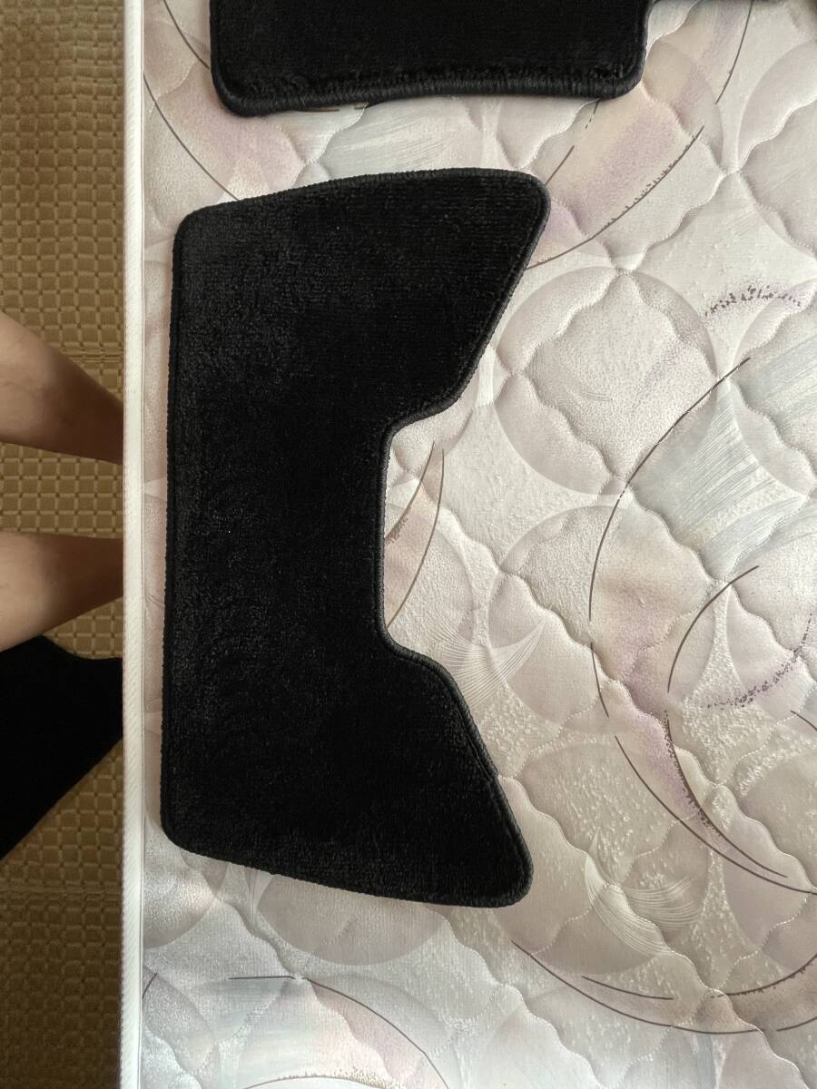 希少です。新品程度最終型　VMG.VM4型SUBARU純正レヴォーグフロアマット（ブラック仕様）_画像7