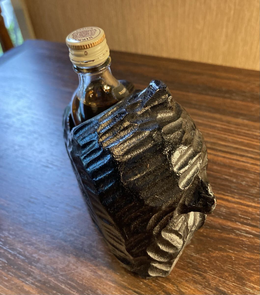 ニッカ ウイスキー G&G 木彫り 熊 余市 蒸溜所 工芸品 ヴィンテージ 木製 彫刻 ミニチュアボトル スタンド 飾り 昭和 レトロ オブジェ 置物_画像6