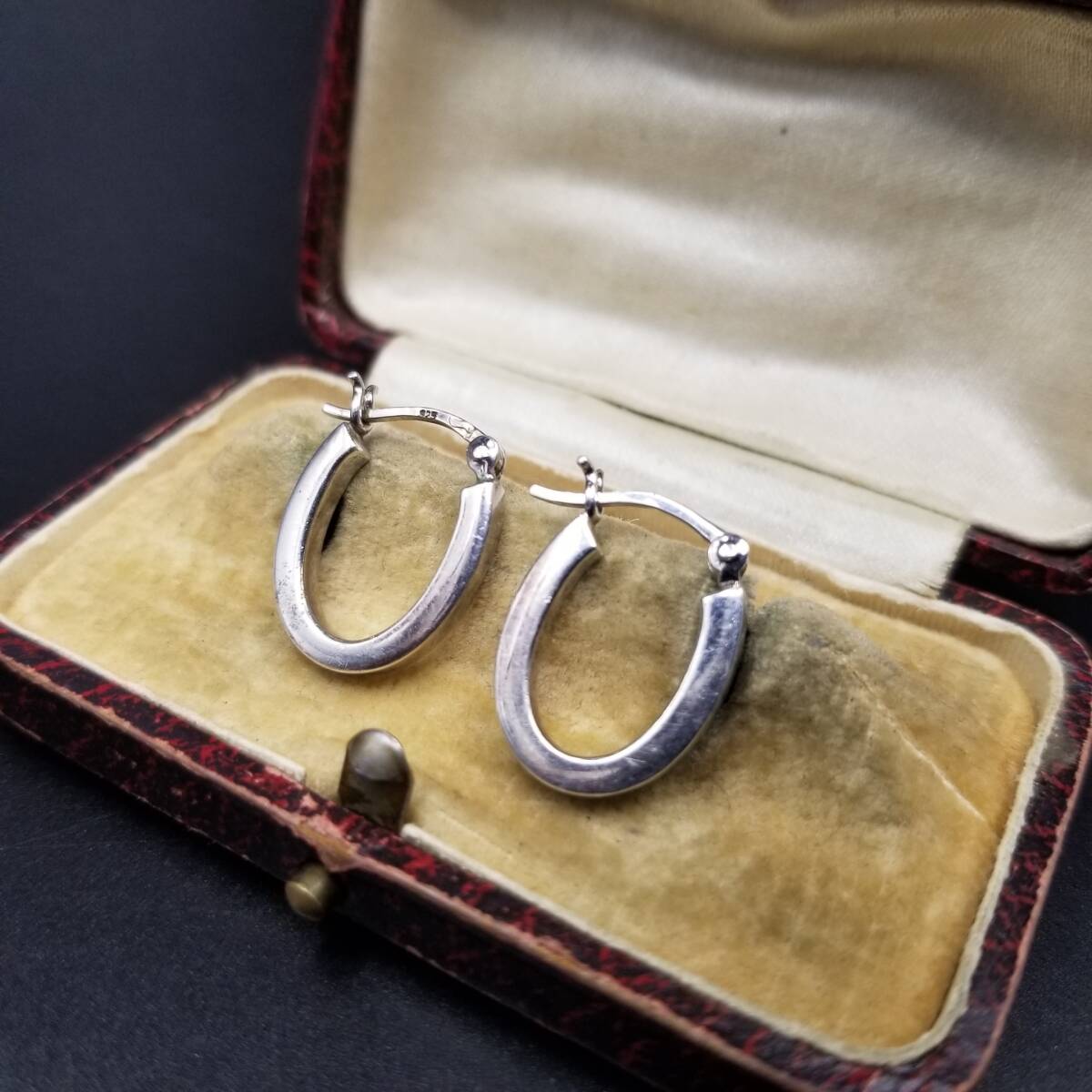 小ぶり シンプル オーバル リング 925 シルバー ヴィンテージ フープ ピアス 上品なサイズ感 定番 スタイリッシュ R16-U②_画像3