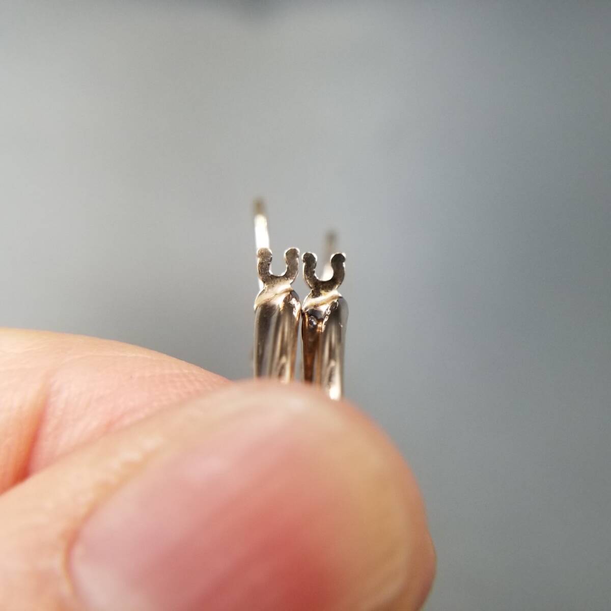 ねじり ツイスト オーバル リング 925 シルバー ヴィンテージ フープ ピアス 細幅 上品なサイズ感 ゴールドトーン スタイリッシュ R16-U_画像9