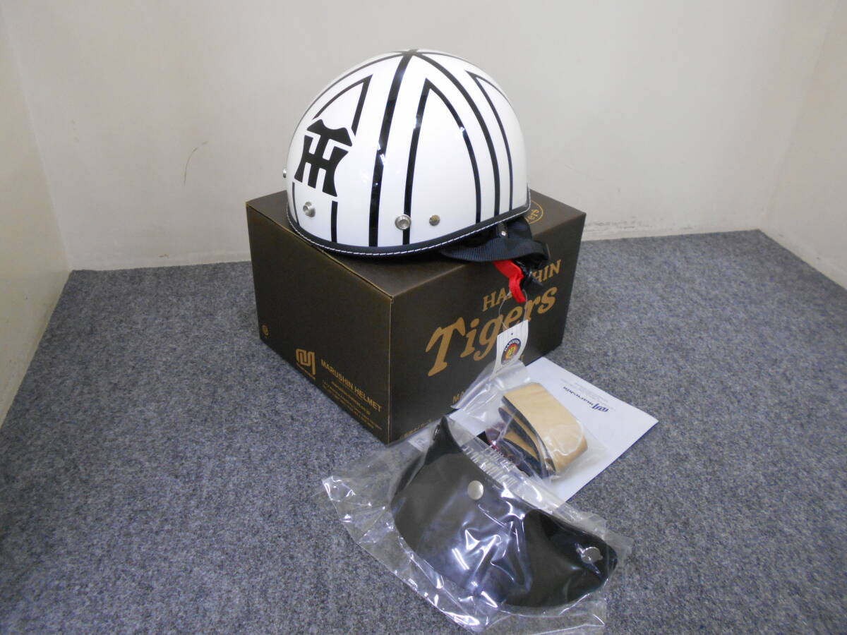 新品／数量限定　HTH002　阪神タイガースハーフヘルメット　ホワイト　フリーサイズ　マルシン　ヘルメット　MARUSHIN_画像1