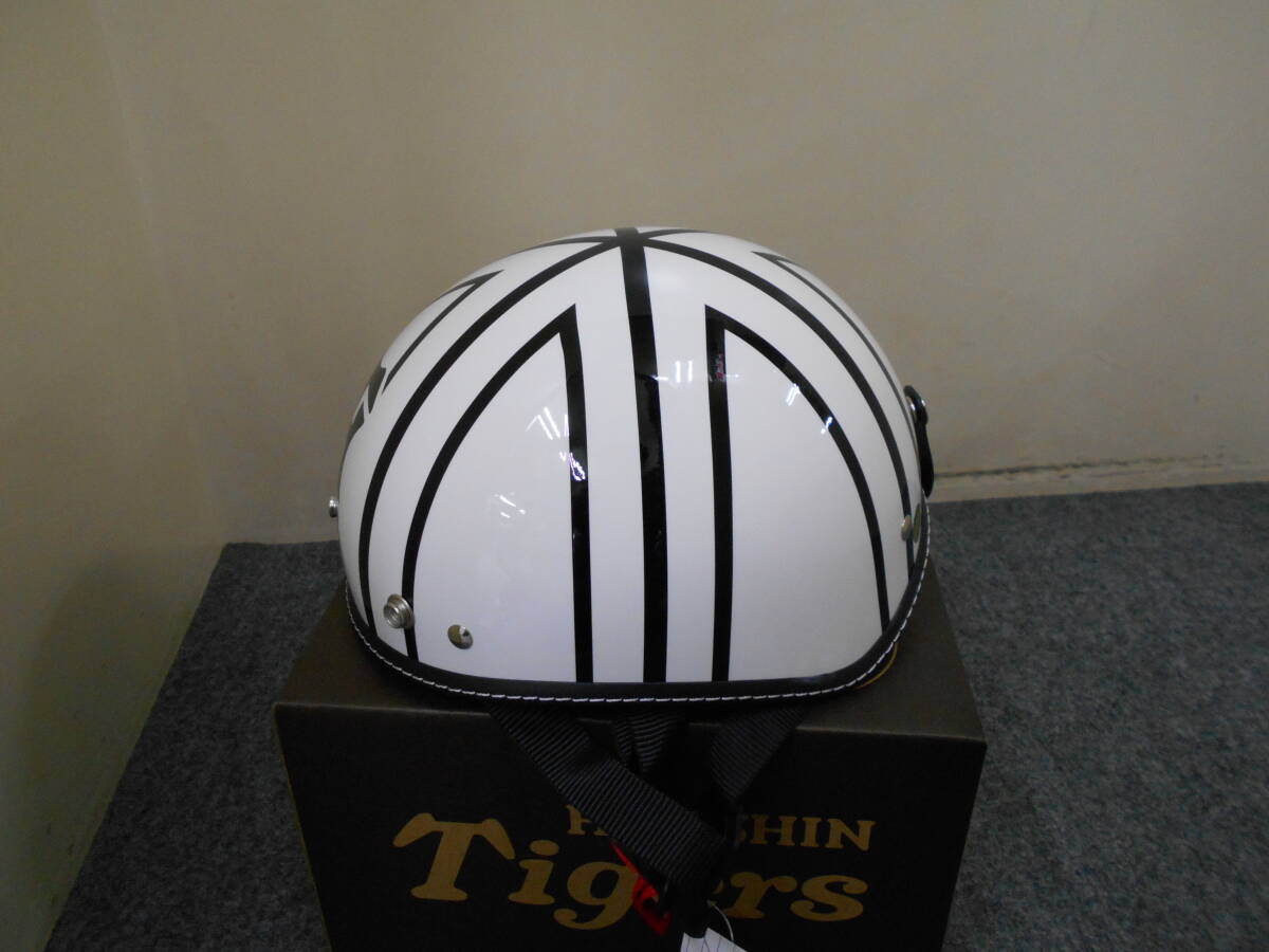 新品／数量限定　HTH002　阪神タイガースハーフヘルメット　ホワイト　フリーサイズ　マルシン　ヘルメット　MARUSHIN_画像4