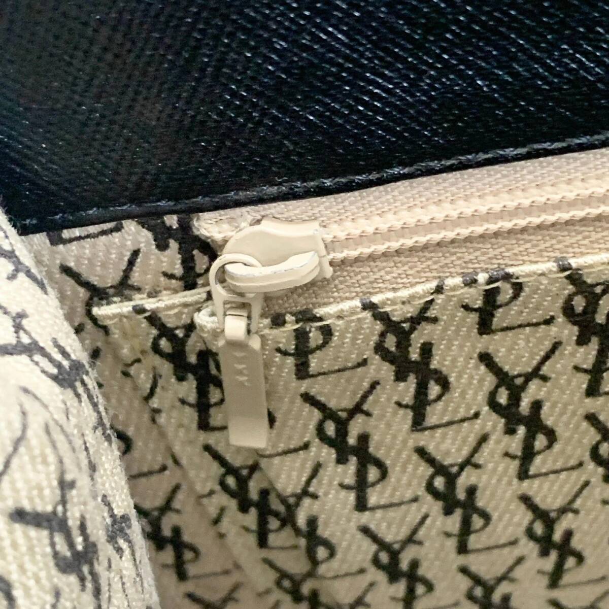 Yves Saint Laurent イヴ サンローラン ショルダーバッグ 斜め掛け クロスボディバッグ YSL ロゴ レザー ブラック 黒_画像9