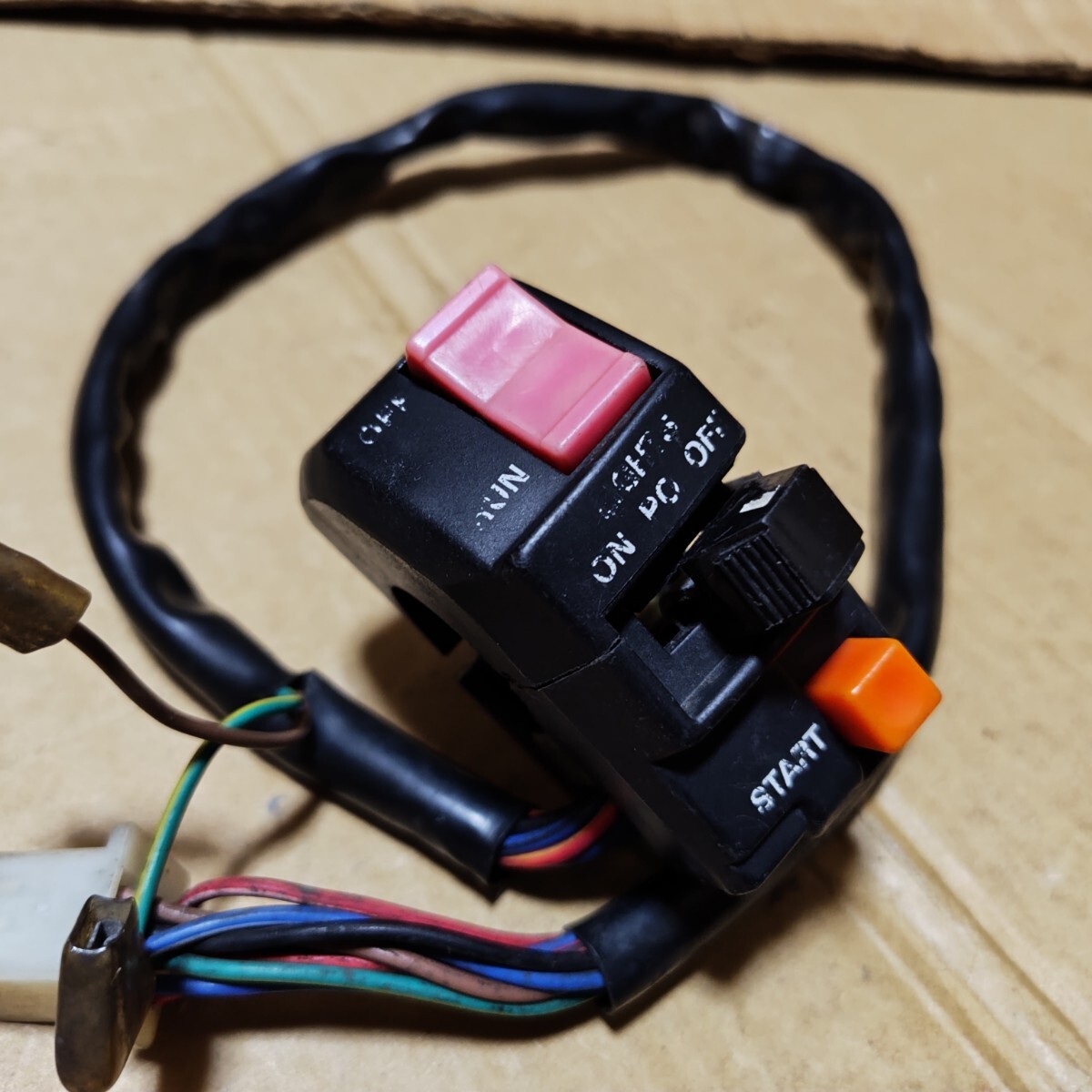 汎用 キタコ 薄型 ライトスイッチ 検索 スイッチボックス OW-01 スイッチ CB CBR VFR XJR YZF GSX-R GSF ゼファー ZRX GPZ ZZ-Rハイスロ 2_画像2