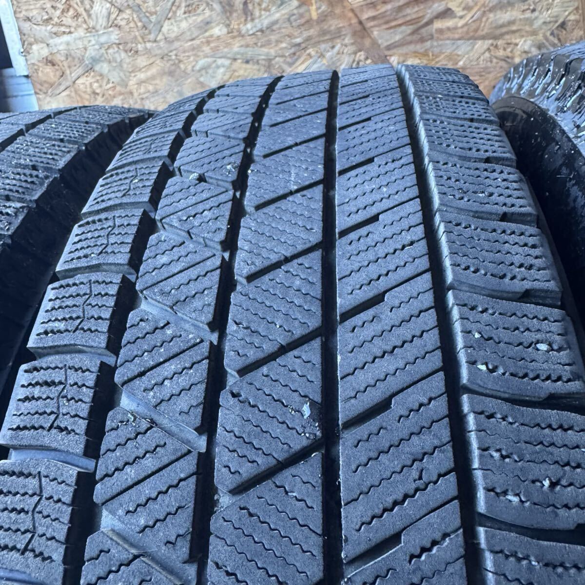  шероховатость гора BRIDGESTONE Bridgestone Bridgestone VRX3 185/65R15 зимние шины 2023 год производства 15 дюймовый 