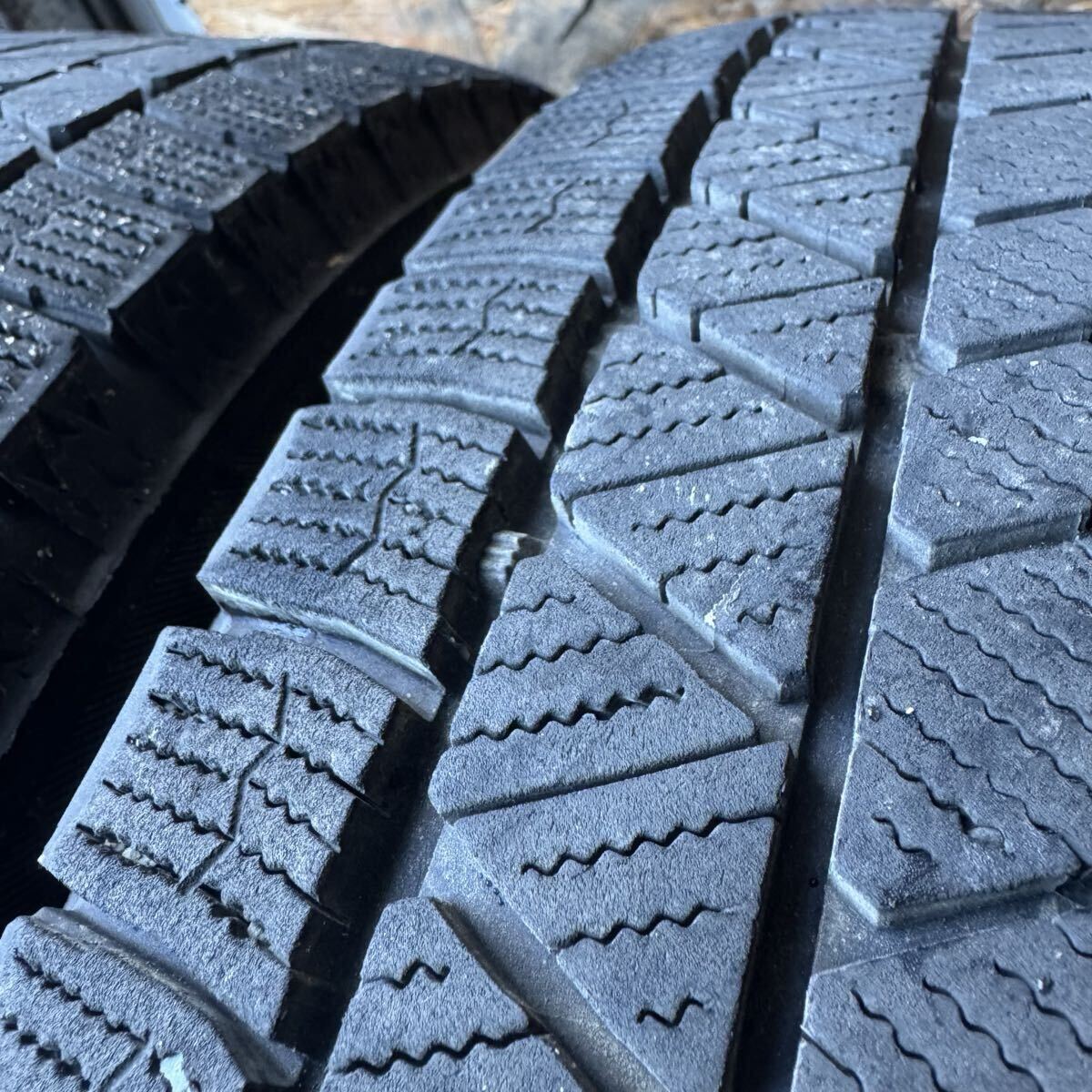  шероховатость гора BRIDGESTONE Bridgestone Bridgestone VRX3 185/65R15 зимние шины 2023 год производства 15 дюймовый 