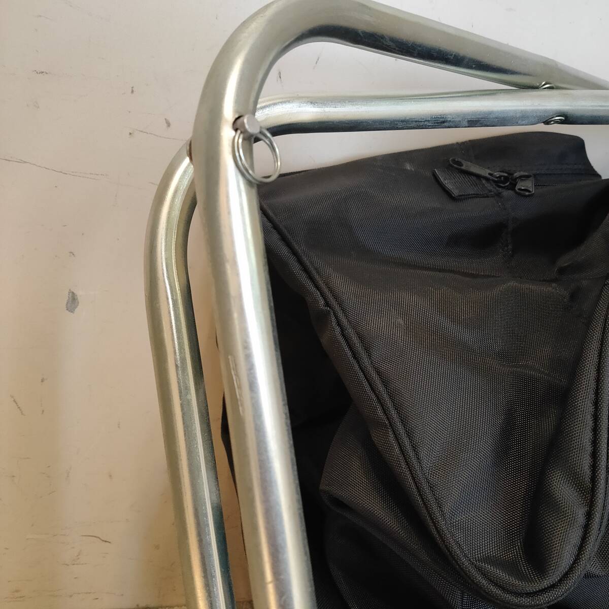 102503●難あり 長期保管品 Leica ライカ 折り畳みチェア 椅子 バッグ●_画像6